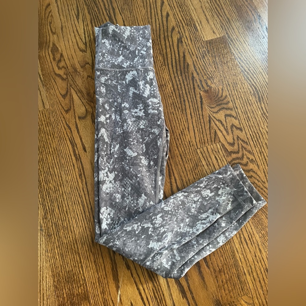 Women’s Lululemon snake print leggings. Size 2  23” inseam.